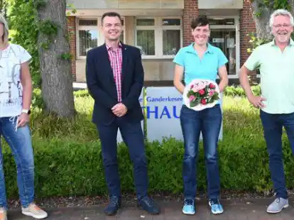 Gratulierten Ilona Wagner (2. von rechts) im Rathaus zur neuen Position (von links): Karen Becker, Fachdienstleiterin Kindertagesst&auml;tten, Erster Gemeinderat Matthias Meyer, und Personalratsvorsitzender Heiko Zimmermann.