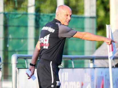 Da geht es lang: Trainer Uwe Villwock gibt beim SV Harkebr&uuml;gge die Richtung vor.