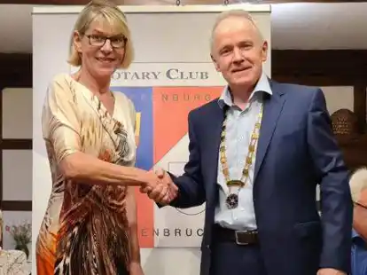 Elisabeth Weber gab die Pr&auml;sidentschaft an Dr. Georg Pancratz ab.