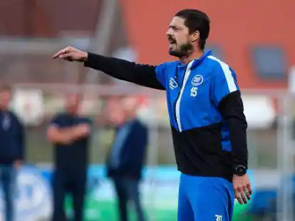 Holte im letzten Testspiel vor dem Regionalliga-Auftakt einen Sieg: SSV-Trainer Bj&ouml;rn Lindemann.