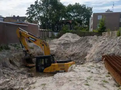Seit &uuml;ber zwei Monaten liegt der Bagger in der Lehmgrube am Melkbrink.