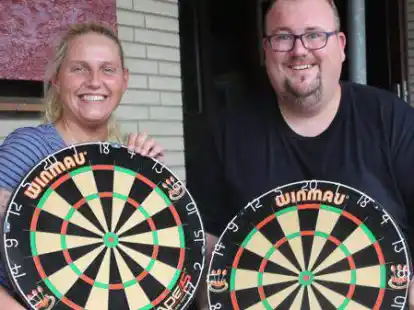 Ramona Weber und Ren&eacute; Kruse vom Dartsportverein Nordenham freuen sich auf das Open-Air-Turnier.