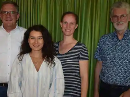 Erste Hilfe f&uuml;r die Seele (von links): Franz-Josef Kettmann (Vita), Olha Horiachkina, Dr. Julia Looschen und Josef Wolking (Bildungswerk) organisieren psychologische Beratung f&uuml;r Ukraine-Gefl&uuml;chtete.