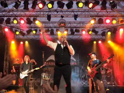 Will mit Songs von Phil Collins  und Genesis ihr Westersteder Publikum begeistern: die Tribute-Band True Collins, die am 2. September in der Kreisstadt zu Gast ist.