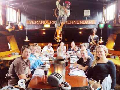 Unter dem Titel &bdquo;Erleben! Gestalten! Machen! Du-Wir-Gemeinsam!&ldquo; sind Betreuer des Jugendzentrums Weberei mit engagierten jungen Erwachsenen nach Ternaard in die Niederlande gefahren.