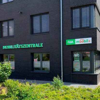 Die Mobilit&auml;tszentrale am Pingel Anton in Cloppenburg ist durch die neue Leuchtbeschriftung jetzt deutlich sichtbarer.