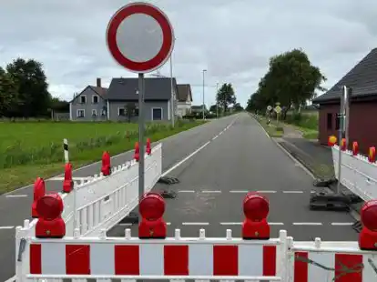 Zwischen der Burgstra&szlig;e und der Burhaver Stra&szlig;e ist die B 212 aufgrund der Bauarbeiten gesperrt.