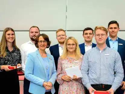 Pia Wiemann (von links), Juri Wagner, Tanja-Vera Asmussen, Lukas Siemer, Stefanie Schwan, Jannik Korte, Lukas von H&ouml;fen und Robert Frank