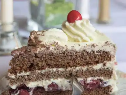 Unterhaltung bei Kaffee und Kuchen steht auf dem Programm des Sommerfestes. Gegen Abend wird gegrillt.