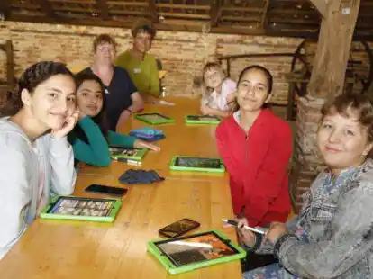 Bei einem Comicworkshop im Moor- und Fehnmuseum in Elisabethfehn, lassen die teilnehmenden Kinder ihrer Kreativit&auml;t freien Lauf.