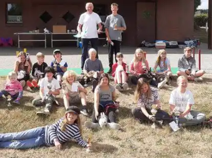 Urkunden, Pokale und viel neues Wissen im Umgang mit Kaninchen: Bei der Ferienpassaktion bewerteten die teilnehmenden Kinder auch die Tiere in vier Kategorien.