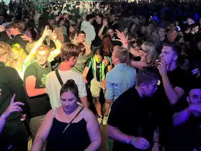 Die Landjugend Ganderkesee hat die legend&auml;re Beat-Pop-Party neu aufgelegt&ndash; und knapp 100 G&auml;ste feierten mit.