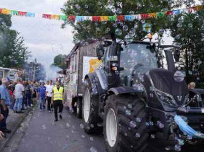 Fulminanter Start beim &bdquo;Fest der 1000 Laternen&ldquo; am Freitagabend in Apen.