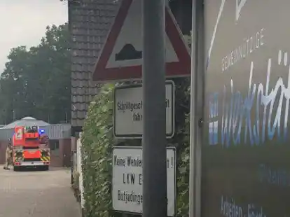 Rauch drang beim Eintreffen der Feuerwehr aus dem Geb&auml;ude der Gemeinn&uuml;tzigen Werkst&auml;tten an der Rennplatzstra&szlig;e.