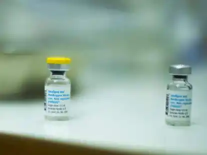 Leere Ampullen mit Impfstoff gegen Affenpocken  (Symbolbild)