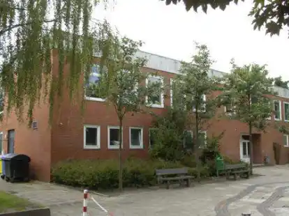 Soll durch einen Anbau erweitert werden: die Grundschule Westerburg in Borssum. Bisher ist die Schule r&auml;umlich zweigeteilt. Ein Teil der Klassen ist in einem separaten Altbau untergebracht.