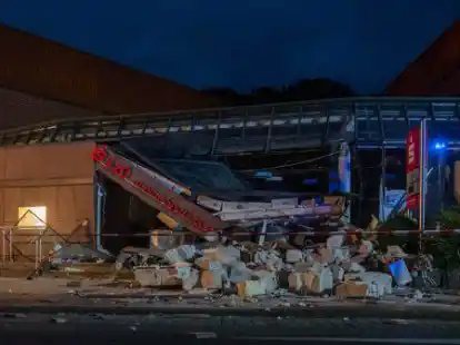 Der Eingangsbereich der Bank-Filiale in Edewecht wurde komplett zerst&ouml;rt. Wie in Edewecht schlugen die T&auml;ter auch in Ottersberg nachts zu und fl&uuml;chteten.