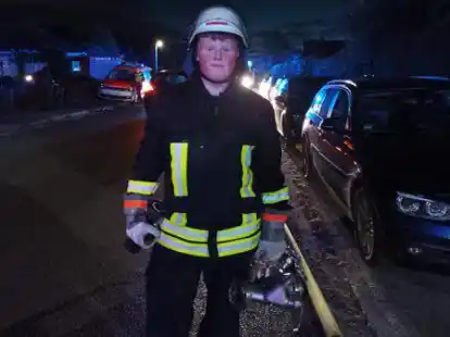 F&uuml;r den 16-j&auml;hrigen Jonah Spethmann war es am Freitagabend wichtiger, seiner Pflicht als Feuerwehrmann nachzukommen, als sich mit seinen Freunden zu treffen. Der Gro&szlig;brand in Borssum war f&uuml;r ihn sein allererster Feuereinsatz.