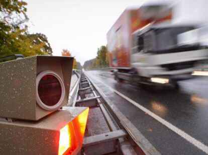 Wer rast, muss zahlen - zumindest dann, wenn ein Blitzer ein Beweisfoto macht.