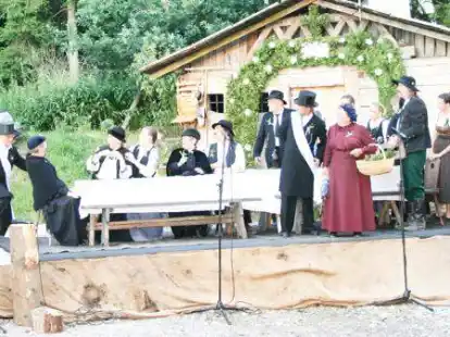 Ein Theaterprojekt f&uuml;hrte Krummh&ouml;rner 2007 bis nach Halsbach in Oberbayern. Dort trafen sich zwei Theatergruppen und f&uuml;hrten gemeinsam ein St&uuml;ck auf. Vorher waren die Bayern zu Besuch in der Krummh&ouml;rn.