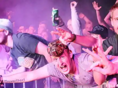 Beim Tossenser Festival &bdquo;Andy ist auf einem Tennisturnier&ldquo; herrschte stets beste Party-Stimmung. Nun hat es sich ausgefeiert. Die Organisatoren haben die Veranstaltung auf Eis gelegt.