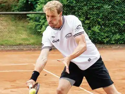 &bdquo;Eher vorsorglich&ldquo;: Spielertrainer Michel Dornbusch gab im Einzel in Versmold verletzungsbedingt auf.