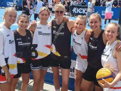 Wurden in Bremen Erster und Dritter: (von links) Alina Jahnke, Daniela Moreno, Svenja Alms, Lara Witte, Isabel Dinklage, Nele Albrecht und Lina Rohling