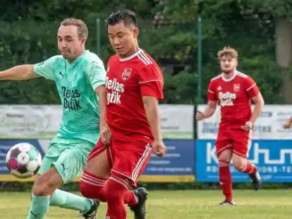Am Stadtfest-Wochenende will Kreisligist SV Ofenerdiek (rotes Trikot) am Samstagnachmittag zu Hause gegen Jaderberg die Stimmung anheben. Bezirksligist Eversten (gr&uuml;nes Trikot) spielt schon am Freitagabend gegen Heidm&uuml;hle.