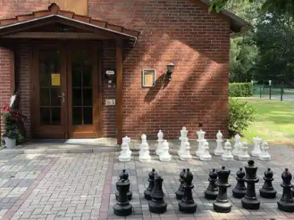 Eingang zum Schach-Caf&eacute; in D&ouml;hlen. Besitzer Heinz Zitterich bat darum, nicht fotografiert zu werden.