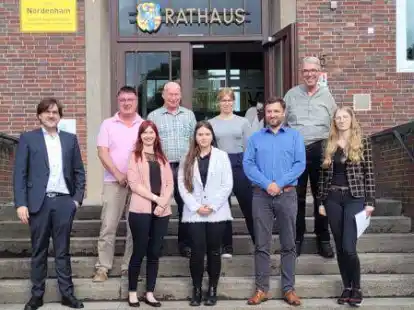 Begr&uuml;&szlig;ung und Bef&ouml;rderung: Nils Siemen, Carsten Huppert, Laura Gebel, Heiko Siemens, Ramize Kryezi, Kira Tippe, Raphael Wermke, Heiko B&ouml;schen und Fiona Timpe