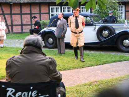 Satirische Auseinandersetzung mit der Nazi-Vergangenheit der Freilichtb&uuml;hne: Im vorigen Jahr hat die Kulturetage das einstige Spieldorf bereits zehnmal als Kulisse f&uuml;r ihre &bdquo;Visionen&ldquo; genutzt.