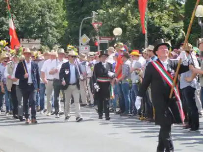 Im Notfall muss er seine Pflicht leisten: Wenn sich bis Sonntag kein Anw&auml;rter findet, muss Hauptmann Christian Thoben (hier beim Sch&uuml;tzenfest 2018 noch als F&auml;hnrich) als Bewerber einspringen.
