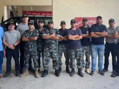 Nach dem erfolgreichen Kurs: die Teilnehmenden und die Ausbilder, unter ihnen Harpstedter Jannik Stiller (rechts).