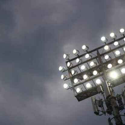 Flutlicht ist im Profifu&szlig;ball unerl&auml;sslich.