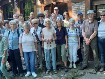 Die Wandergruppe im Heimatverein D&uuml;ngstrup umwanderte die Kokenm&uuml;hle.
