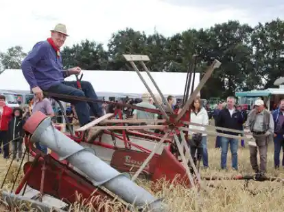 Eine Zeitreise in der Landwirtschaft: Die k&ouml;nnen am Wochenende wieder zahlreiche G&auml;ste beim Kornm&auml;hen in Aperberg unternehmen.