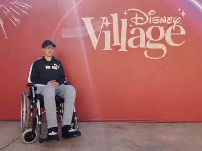 Noch nie war Steven (22) im Urlaub. Nun hat der schwerkranke Oldenburger ein Wochenende im Disneyland Paris verbracht.