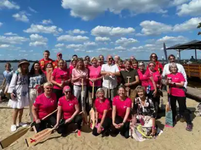 Sie stehen f&uuml;r St&auml;rke, Zusammenhalt und Hoffnung: Die K&uuml;sten Pinkies aus Wilhelmshaven und ihre G&auml;ste, die sie vergangenen Sonntag auf der Bootstour begleiteten.