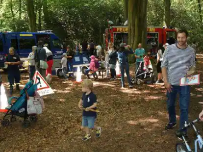 Der Hasbruchtag zog 2019 zahlreiche Familien mit Kindern an. Auch in diesem Jahr ist ein vielf&auml;ltiges Programm rund um den Wald geplant.