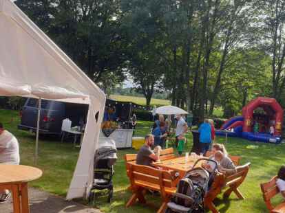 Sommerfest der Dorfgemeinschaft Bookhorn im Apfelgarten der alten Bookhorner Schule