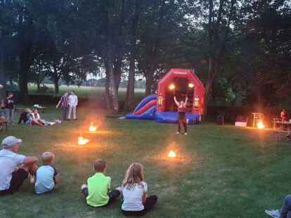 Sommerfest der Dorfgemeinschaft Bookhorn im Apfelgarten der alten Bookhorner Schule