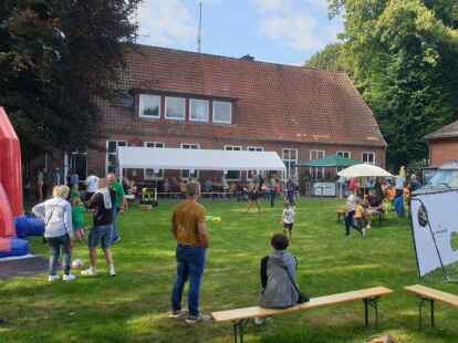 Sommerfest der Dorfgemeinschaft Bookhorn im Apfelgarten der alten Bookhorner Schule