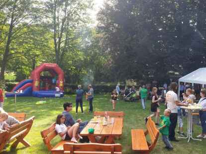 Sommerfest der Dorfgemeinschaft Bookhorn im Apfelgarten der alten Bookhorner Schule