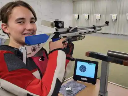 Die Langenberger Sportsch&uuml;tzin Lilly Kohlwey bereitet sich auf ihre erste Teilnahme an der  Deutschen Meisterschaft  vor.