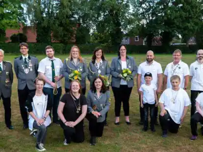 Das neue K&ouml;nigshaus beim Sch&uuml;tzenverein Hahn: Die Proklamation war der kr&ouml;nende Abschluss der Hahner Sch&uuml;tzentage.