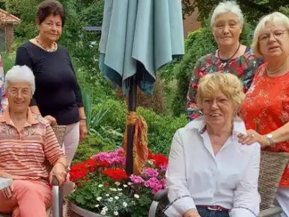 Der amtierende Vorstand des Landfrauenvereins Gro&szlig;enkneten: (stehend von links) Waltraud Kinzel, Elvira Lueken, Alma Muhle und Evelyn Kunze-Wiescholek sowie (sitzend von links)  Elke Lamp und Elvi Gallus. Alle Vorstandsposten sollen neu besetzt werden.