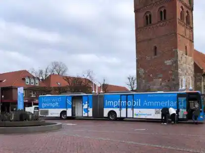 Rollt Sonntag zum Park der G&auml;rten: der Impfbus des Landkreises (hier in Westerstede).
