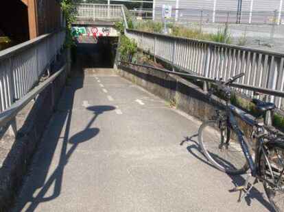 Die Unterf&uuml;hrung am Nedderend: Ob sie ausreicht f&uuml;r eine Fahrradstra&szlig;e, dar&uuml;ber wird diskutiert.