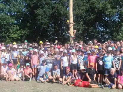 117 B&ouml;seler Kinder und ihre Betreuer verbringen zehn Tage im Messdiener-Zeltlager in Elbergen.