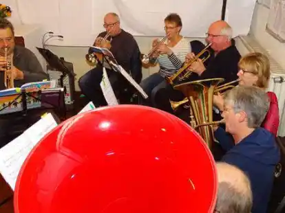 Der Bl&auml;serkreis unter Leitung von Alexander Potiyenko sorgt f&uuml;r den musikalischen Rahmen der Sommerabendandacht.